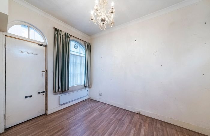  Один из самых маленьких домов Лондона продали за 700 000 фунтов стерлингов (7 фото)