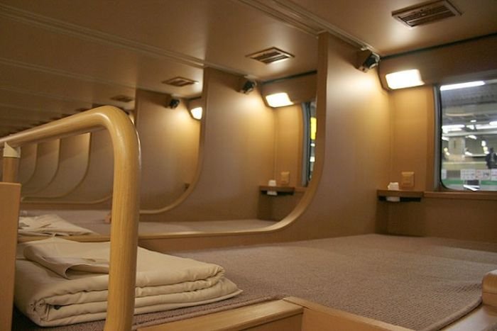  Вагоны-спальни японских экспресс-поездов (7 фото)