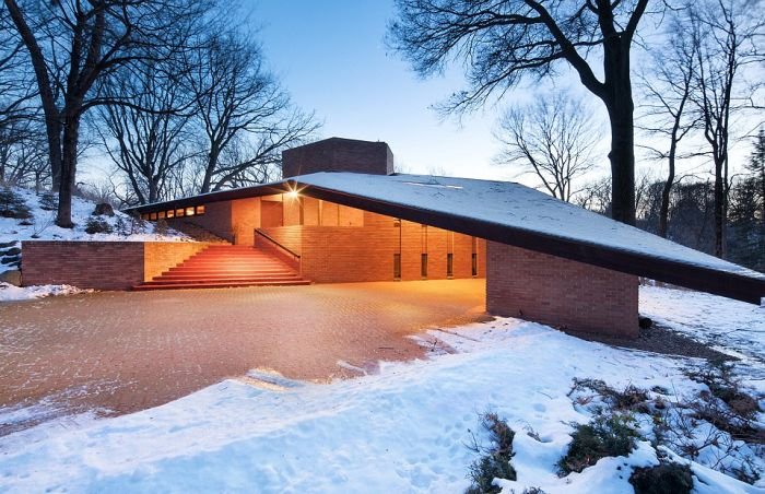  Уникальный дом, построенный архитектором Фрэнком Райтом, продают за 1,4 млн долларов (29 фото)