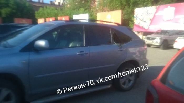  Как жители Томска спасли ребенка, запертого в машине на жаре (3 фото)