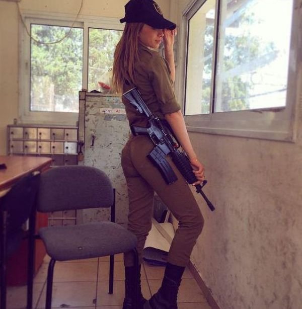  Ким Меллибовски - очаровательный солдат Израиля (12 фото)