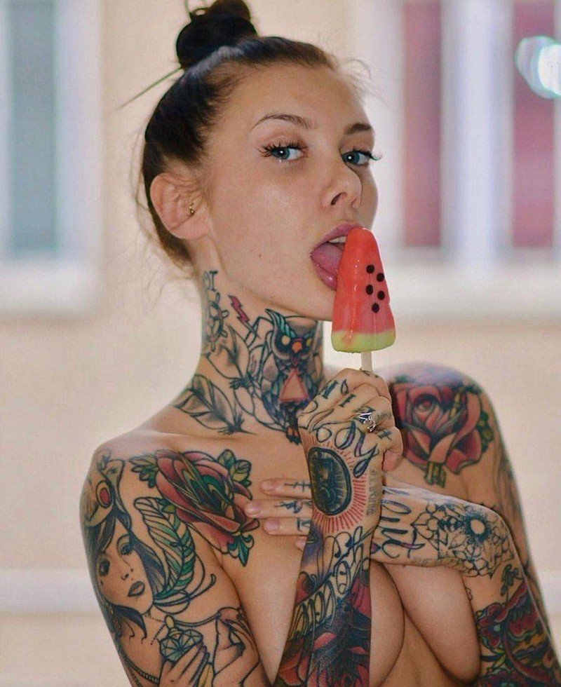  Сексуальные девушки с татуировками (40 фото)