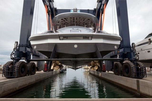 Роскошная яхта за 16 миллионов долларов от студии Porsche (8 фото)