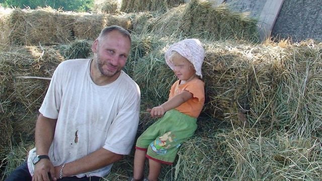 Опаснейший преступник Европы на протяжении 10 лет жил в Свердловской области жизнью обычного фермера (9 фото) Опаснейший преступник Европы на протяжении 10 лет жил в Свердловской области жизнью обычного фермера (9 фото)