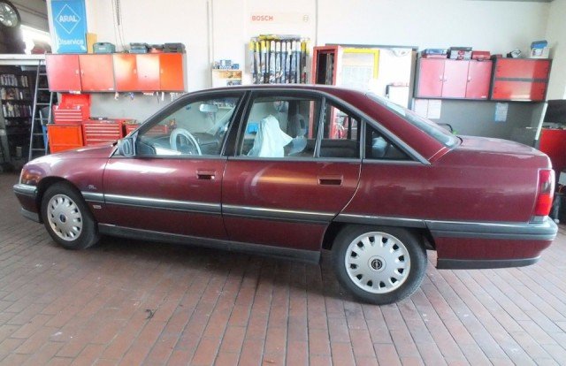Opel Omega 1992    705     (13 )