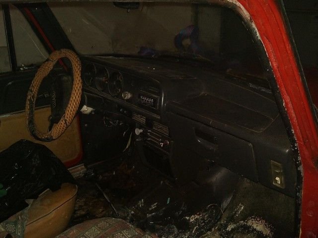 «Москвич-2140», простоявший 25 лет в сыром гараже (20 фото)