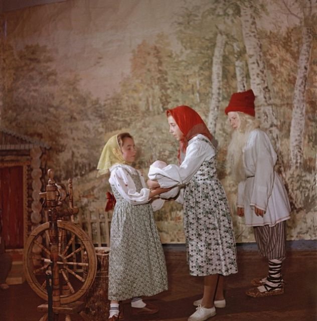 Постановочные цветные фото советской эпохи (29 фото)