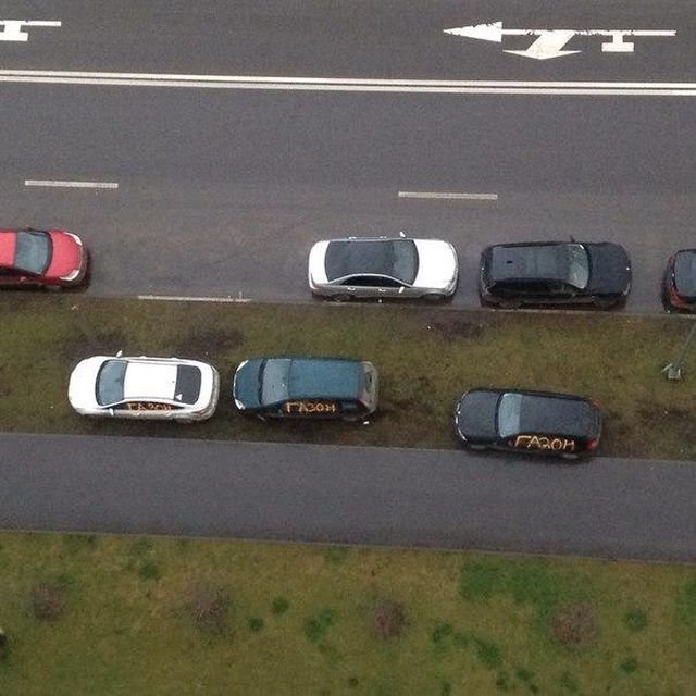 Обычные граждане ведут борьбу с неправильной парковкой по-своему (20 фото)
