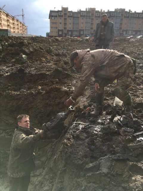 Под Санкт-Петербургом найден сбитый самолет Миг-3 и останки летчика (15 фото)