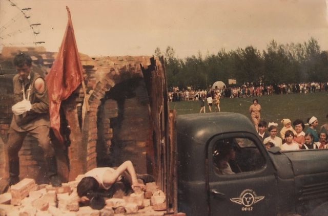 Необычные платформы во время парада к 30-летней годовщине Победы в Великой Отечественной войне (16 фото)