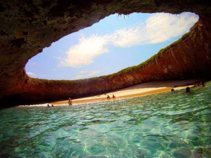 "Скрытый пляж" в Тихом океане, Мексика (6 фото)
