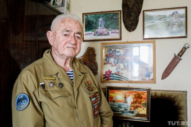 90-летний ветеран-десантник поделился деталями о секретном задании под Кенигсбергом (9 фото) 90-летний ветеран-десантник поделился деталями о секретном задании под Кенигсбергом (9 фото)