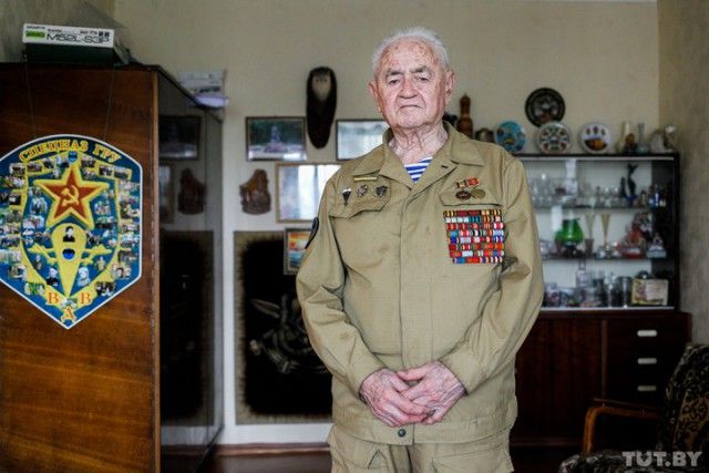 90-летний ветеран-десантник поделился деталями о секретном задании под Кенигсбергом (9 фото) 90-летний ветеран-десантник поделился деталями о секретном задании под Кенигсбергом (9 фото)