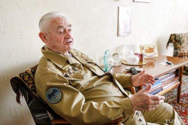 90-летний ветеран-десантник поделился деталями о секретном задании под Кенигсбергом (9 фото) 90-летний ветеран-десантник поделился деталями о секретном задании под Кенигсбергом (9 фото)