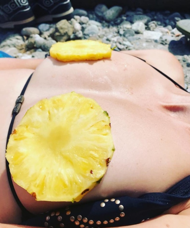 «Ананасовая грудь» - новый тренд в Instagram (25 фото)