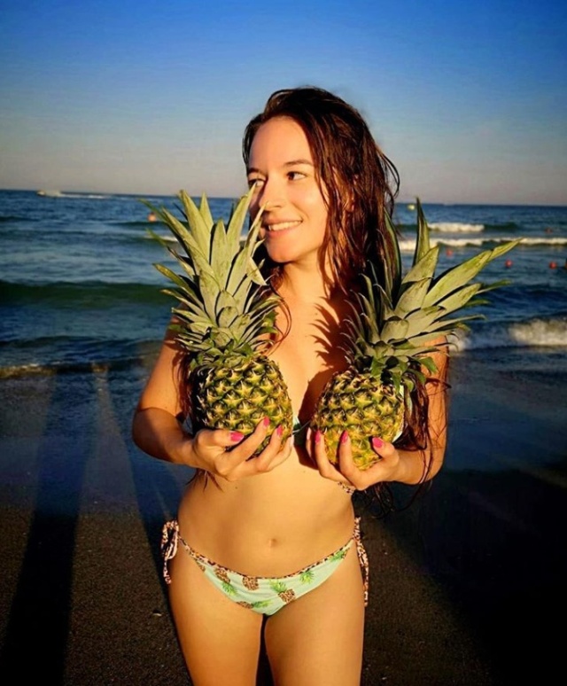 «Ананасовая грудь» - новый тренд в Instagram (25 фото)