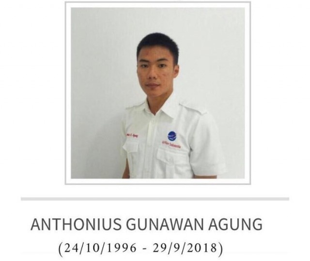Авиадиспетчер в Индонезии спас жизни пассажиров авиалайнера ценой своей жизни (2 фото)