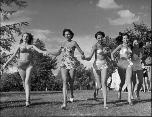 15-летняя Софи Лорен на конкурсе красоты "Мисс Италия 1950" (23 фото)