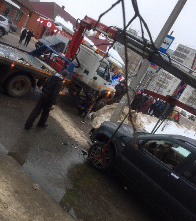 Неадекватный водитель протаранил 20 автомобилей, пытаясь уйти от полицейской погони в Подмосковье (8 фото)