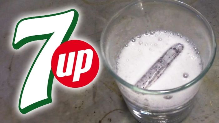    7UP   