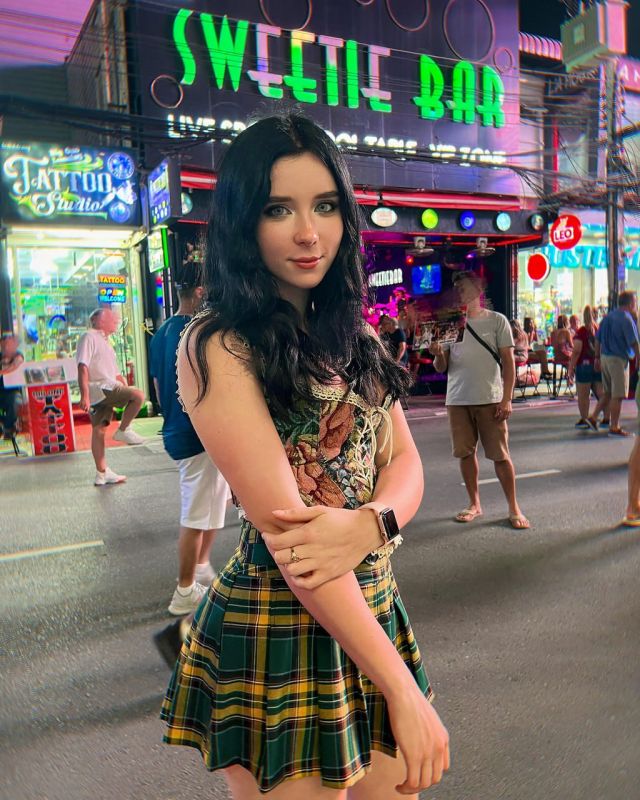 Актриса фильмов для взрослых из Екатеринбурга "Sweetie Fox" стала самой популярной моделью на PornHub