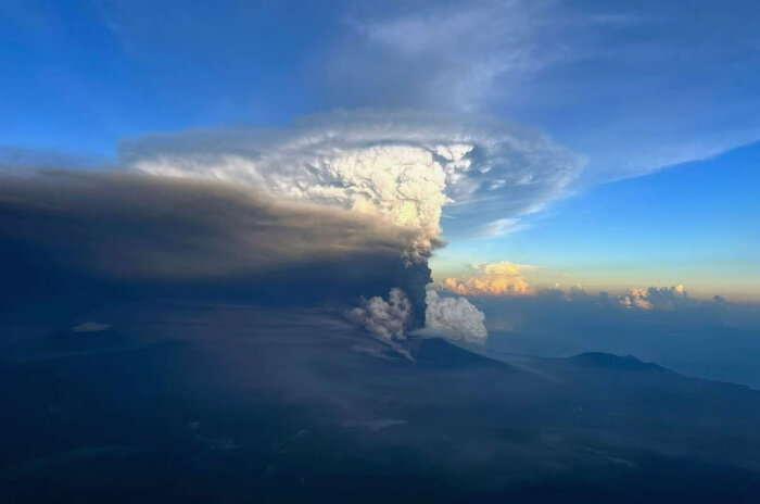 Красивые извержения вулканов 2023