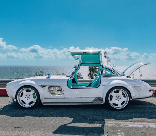 Tesla     Mercedes-Benz 300SL