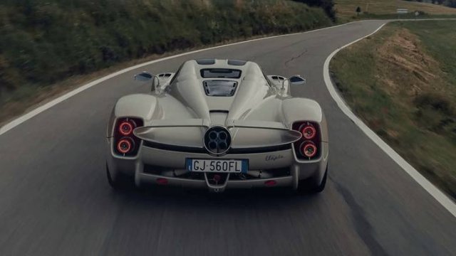  Pagani Utopia