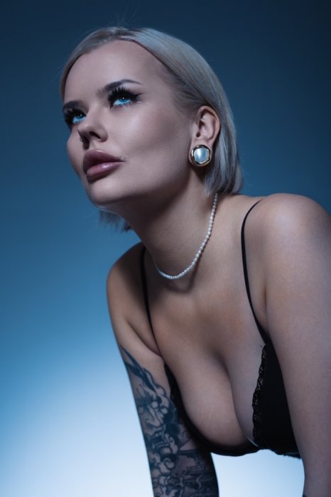 �������