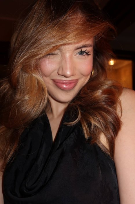 �������