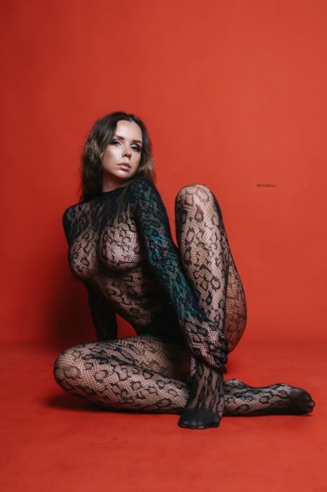 �������